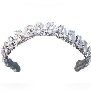 Ashton Crown / Elegant Pearl Details